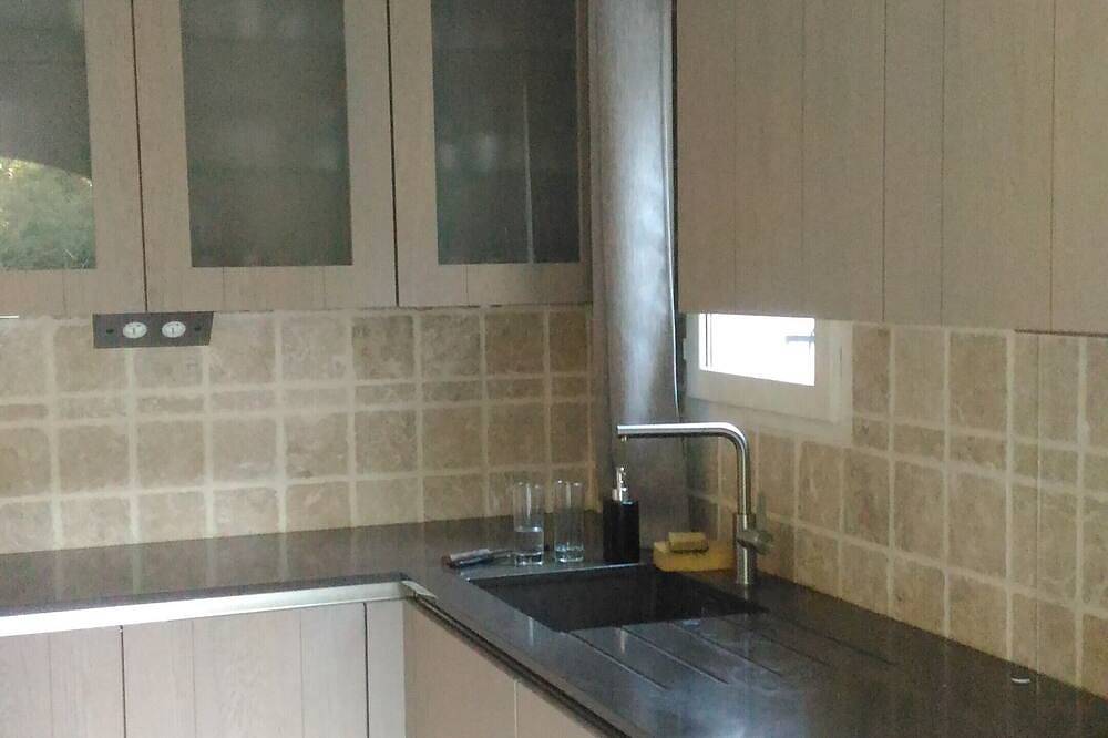 Bed And Breakfast, private 1st floor in villa  in Boulouris, Saint-Raphael Varo