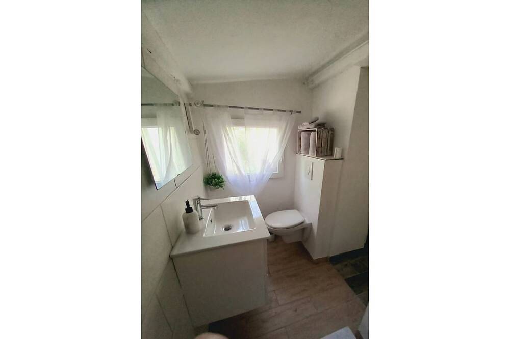 Cosy Provencal cottage with pool access. in Solliès-Pont, Toulon region