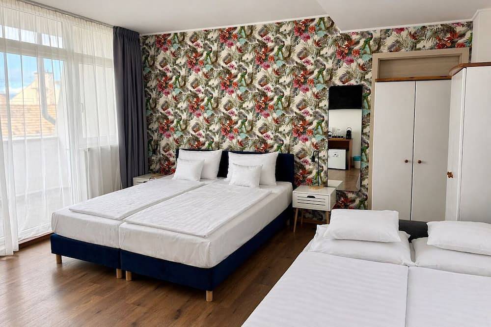 Cosy Family Room bed & breakfast with a rooftop garden in Budapest with Ac in Budapest, Danube-Ipoly National Park