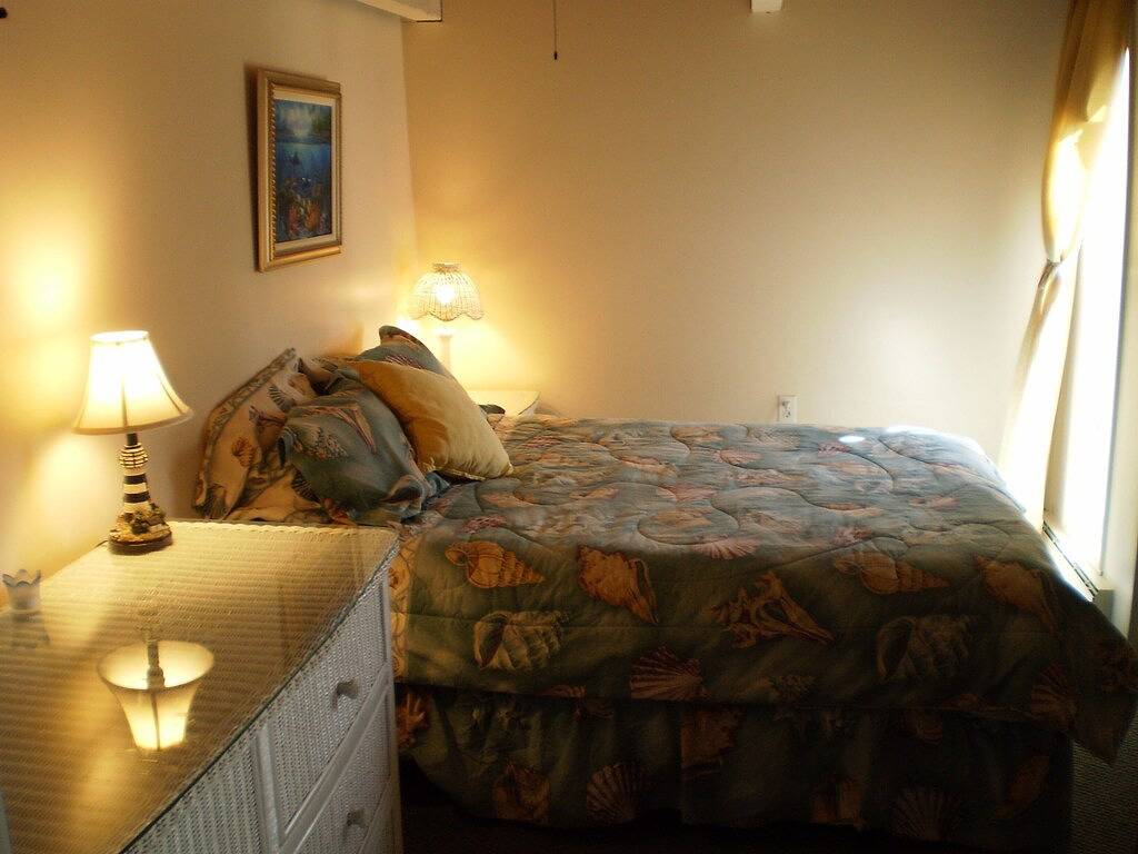 Ganze Wohnung, Beheizter Pool, einen Block zum Privatstrand in Toms River, Ocean County