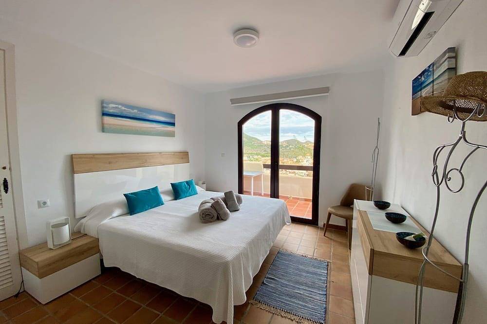 A stunning, newly renovated 3 bed villa with amazing views & central location in La Manga Club, Cartagena