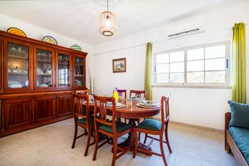 Villa for 9 Guests in Albufeira, Faro District, Picture 4