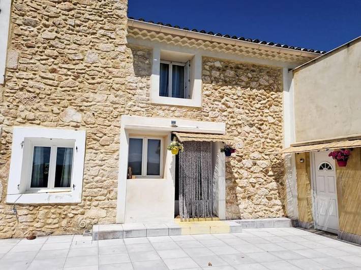 Gîte pour 4 personnes, avec vue ainsi que terrasse et jardin à Saint-Just-d'Ardèche