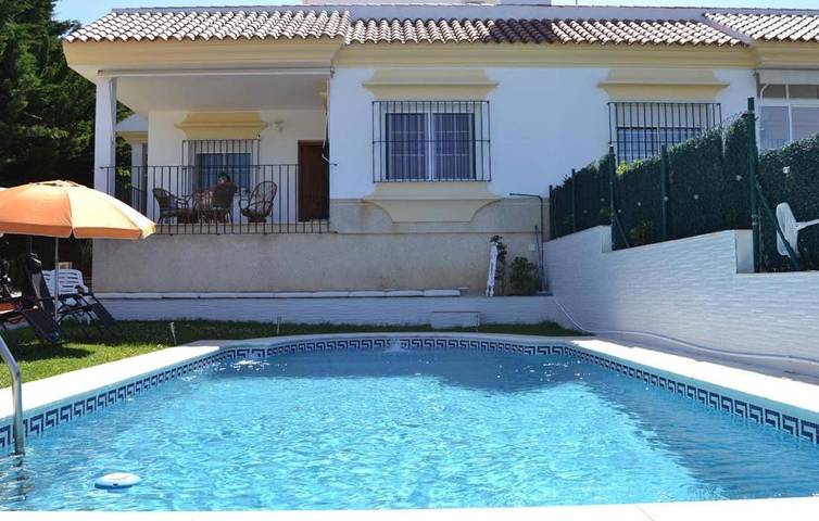 Apartamento para 6 personas, con vistas además de jardín y piscina en Cartaya