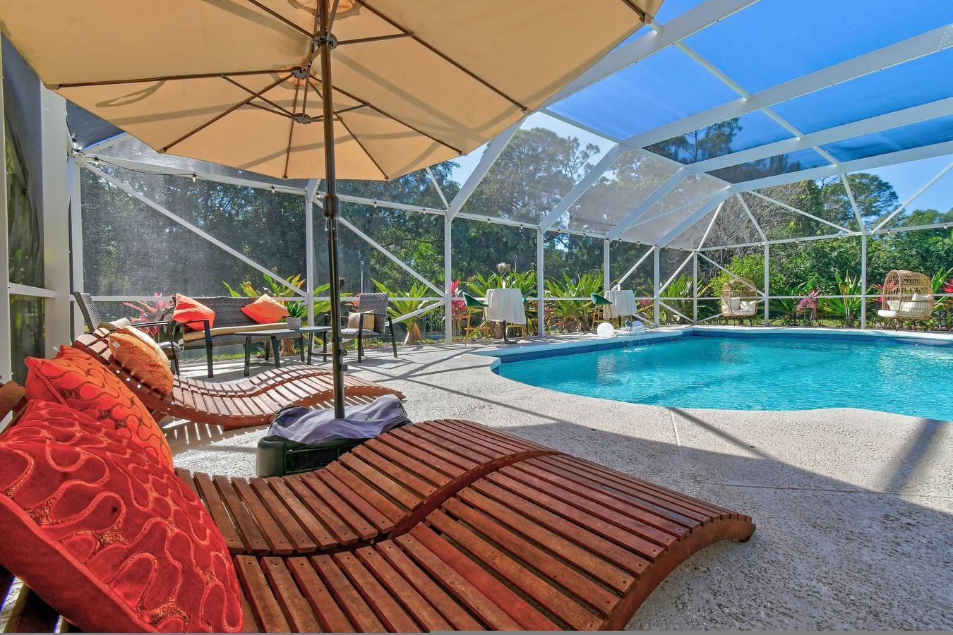 New Luxury 4Bd 9 Beds Hideaway Pool Spa Sauna Rv in Palm Beach County