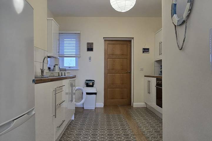 Ganze Wohnung, Apartment-Balkon-Eigenes Badezimmer-2 in Carrickfergus, Grafschaft Antrim