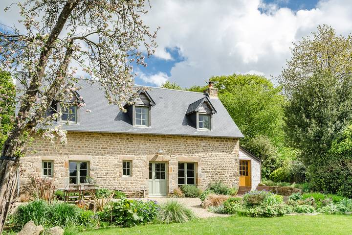 Gîte pour 4 personnes, avec jardin à Saint-Clément-Rancoudray