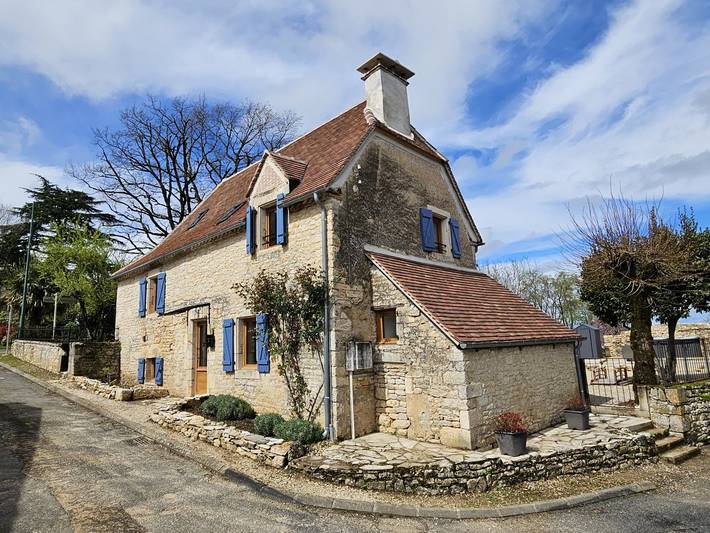 Gîte pour 6 personnes, avec terrasse ainsi que jacuzzi et jardin