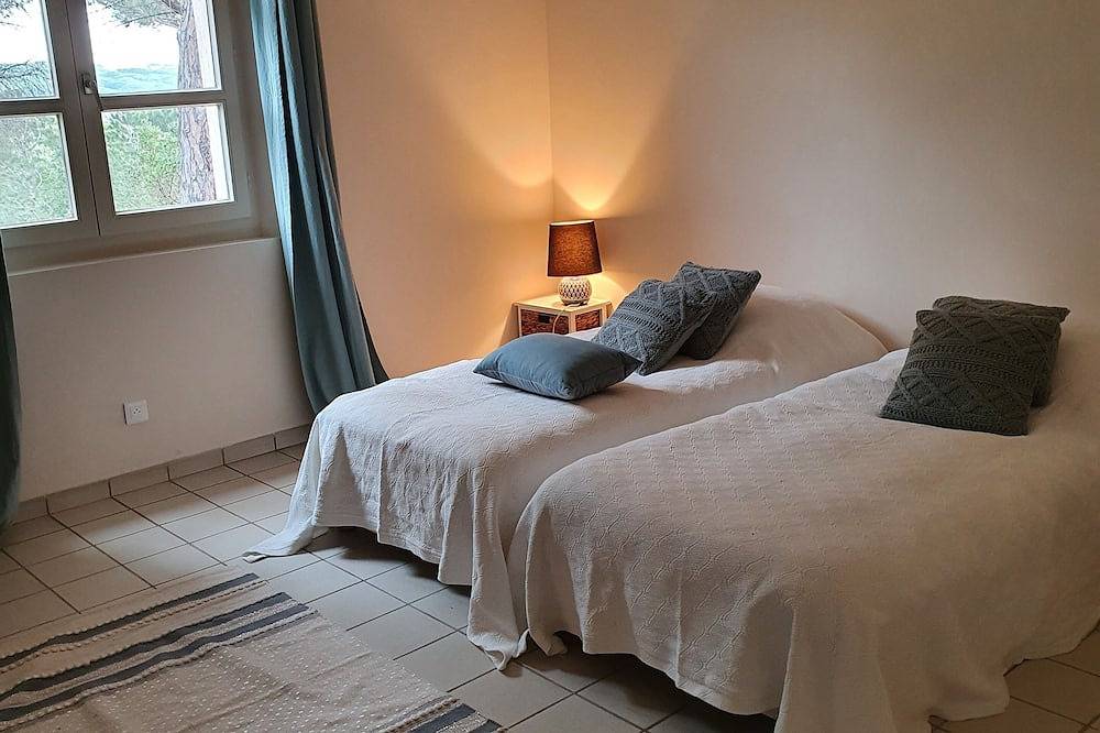 Magnificent villa with sea view and heated swimming pool. Petanque, beach and coastal path in Saint-Tropez, Mittelmeerküste (Frankreich)