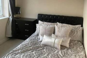 Holiday Home for 8 People in Hillingdon, London, Photo 4