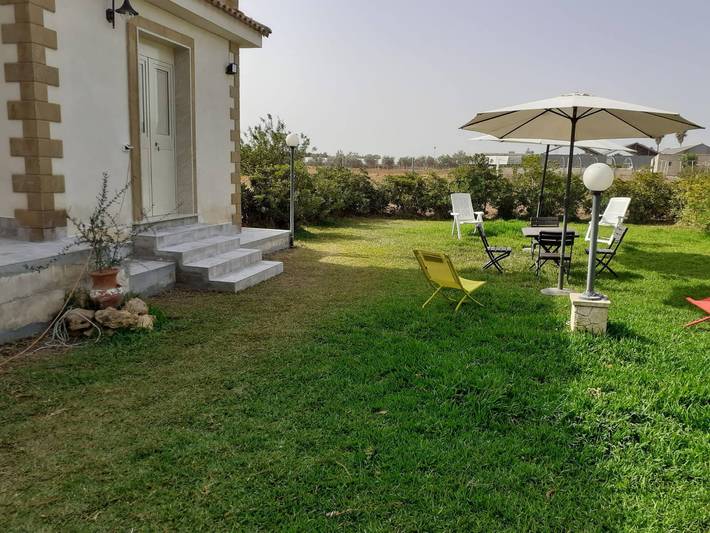 Apartamento entero, Bilocale climatizzato - Wi-fi en la villa en pieno relax in Marzamemi, Pachino