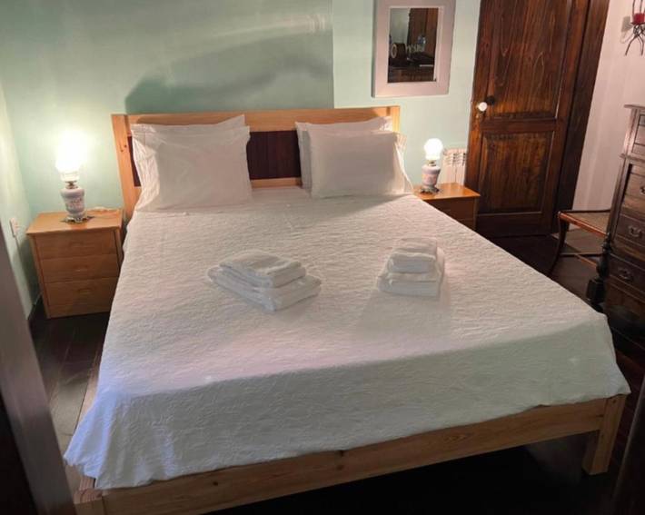 Quarto para 2 pessoas, com jacuzzi e sauna e ainda jardim em Terceira