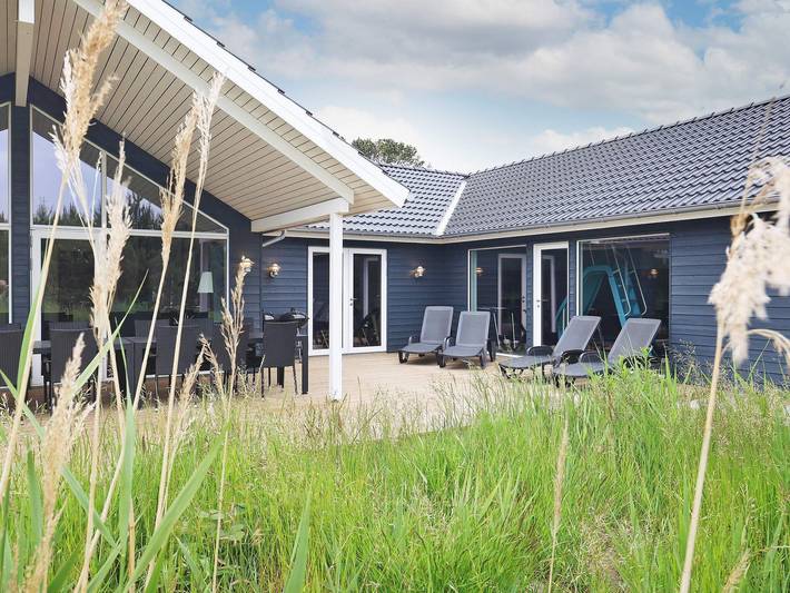 Ferienhaus für 22 Personen, mit Sauna und Whirlpool sowie Terrasse und Pool, mit Haustier in Bratten - 2