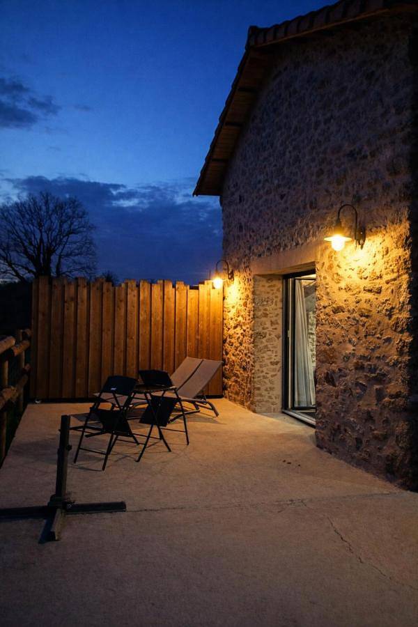 Location de vacances pour 2 personnes, avec Terrasse ainsi que Jardin et Vue dans Loublande