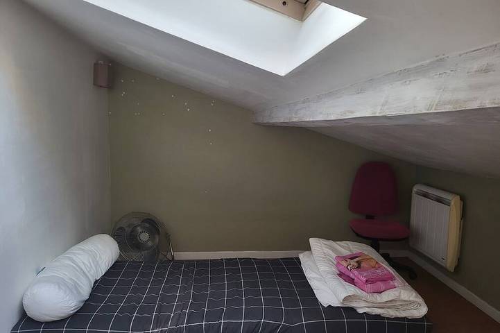 Maison de village en face du port et à 50 m. de la plage. in Saint-Chamas, Côte méditerranéenne (France)