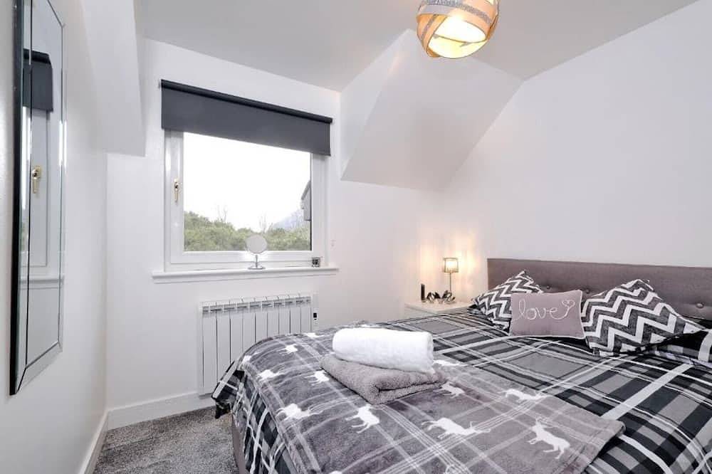 Contemporary Highland House close to town and Ben Nevis in Fort William, Loch Linnhe