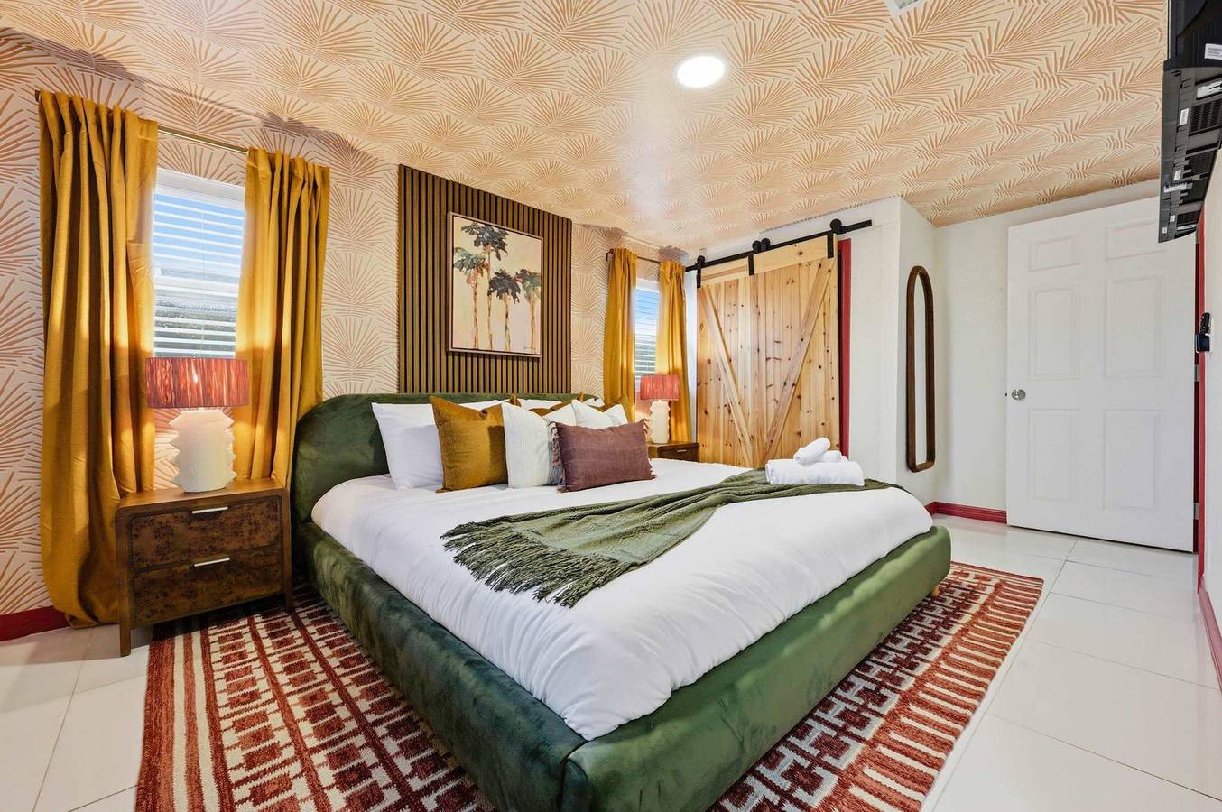 Mins to Beach     Backyard Oasis     Heated Pool   Spa in West Palm Beach, Palm Beach County