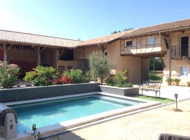 Gîte pour 12 personnes, avec piscine et jardin