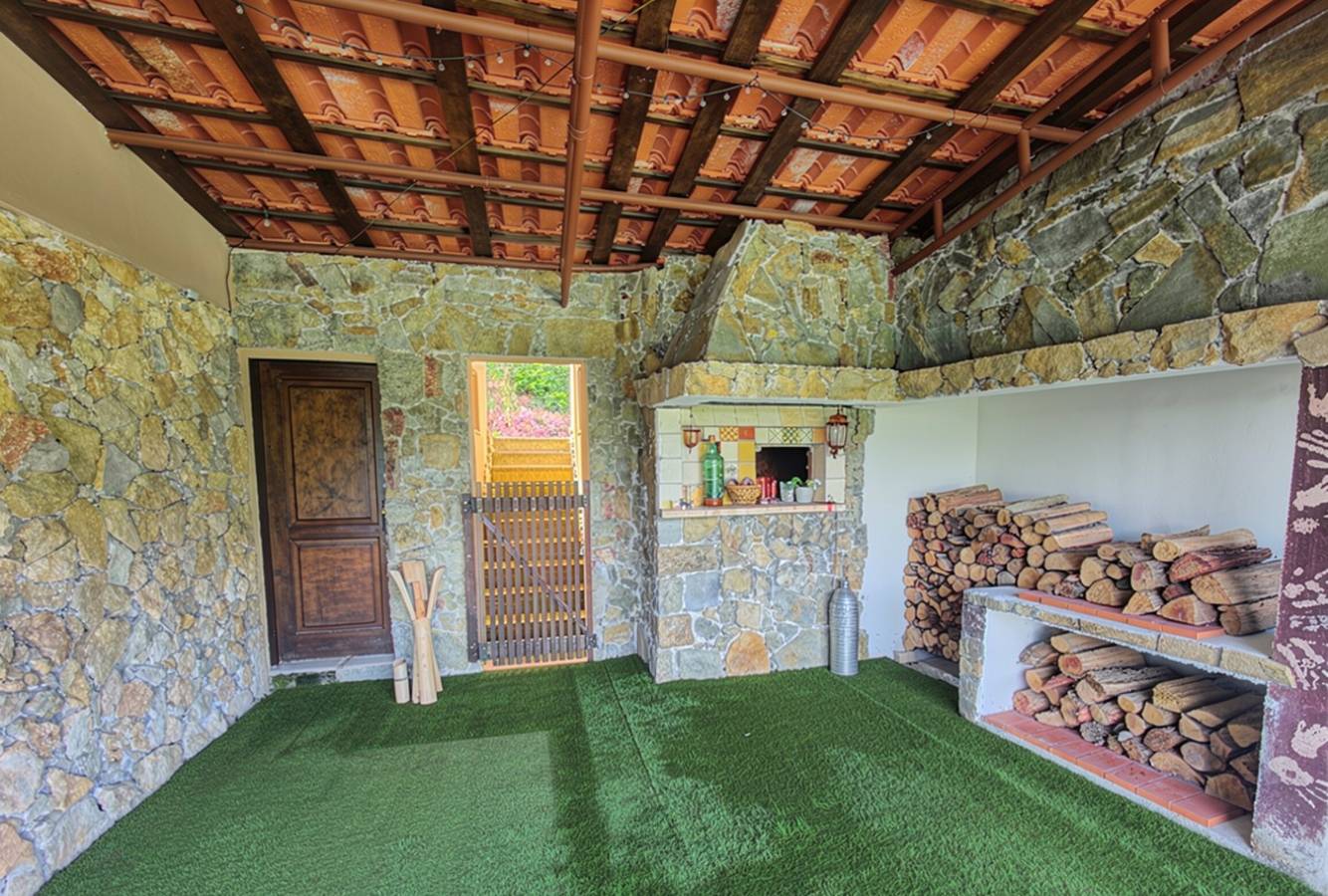 Casa de vacaciones 'Quinta Eva' con terraza privada, jardín privado y Wi-Fi in Santa Catarina, Leiria District