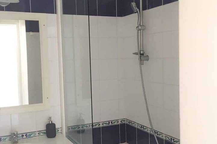 Gîte pour 4 personnes, avec terrasse dans Plage des Sables Blancs (Douarnenez) - 4