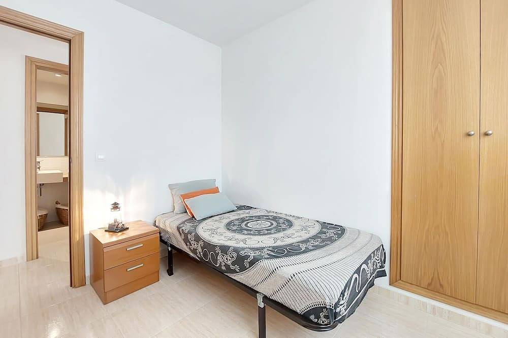 Entire apartment, Stunning apartment in Oropesa del Mar in Playa Morro de Gos, Oropesa del Mar