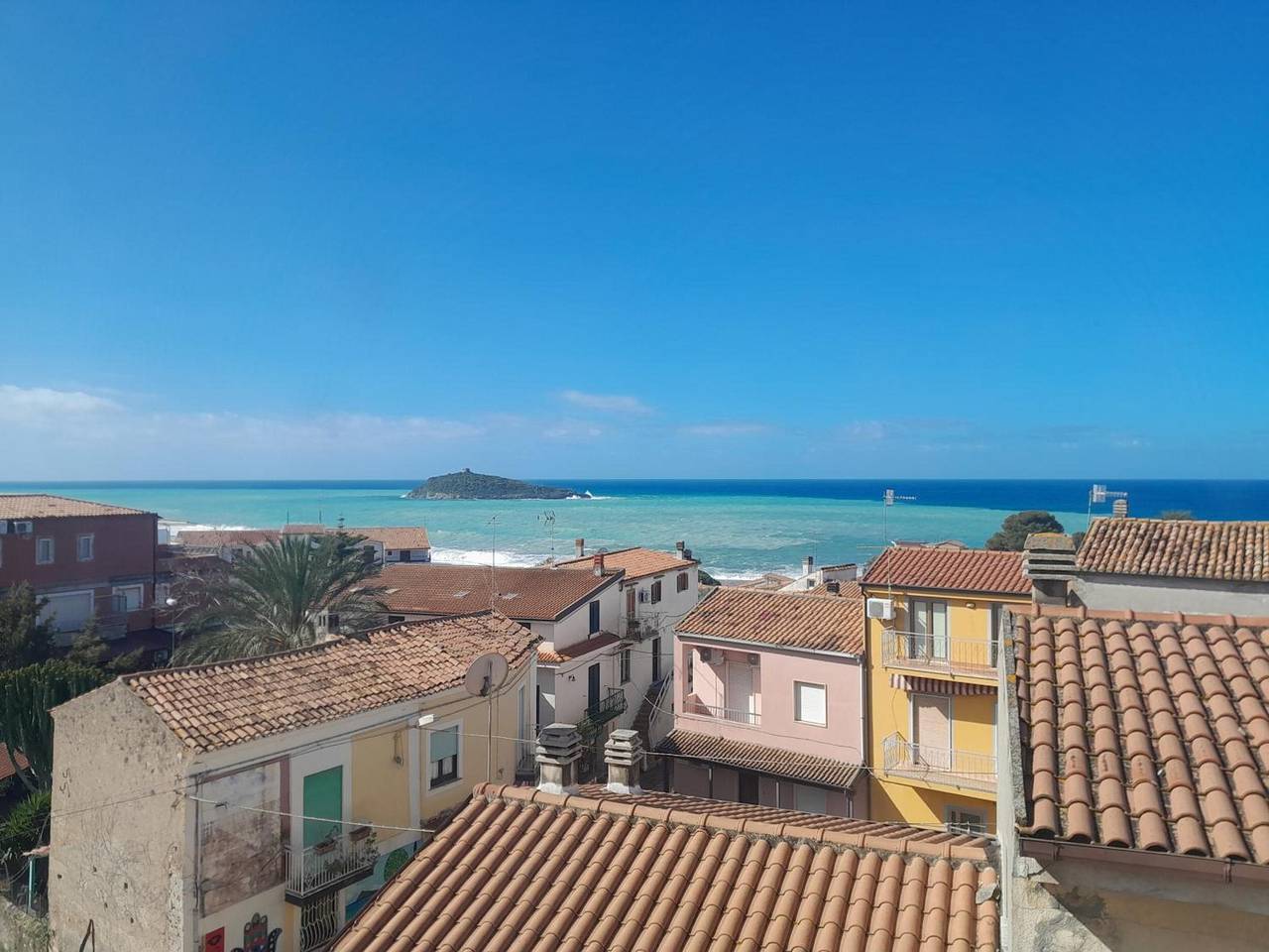 Ganze Wohnung, Apartment „Bb Il Palazzo Cirella“ mit Meerblick, Wlan und Klimaanlage in Cirella, Cosenza Provinz