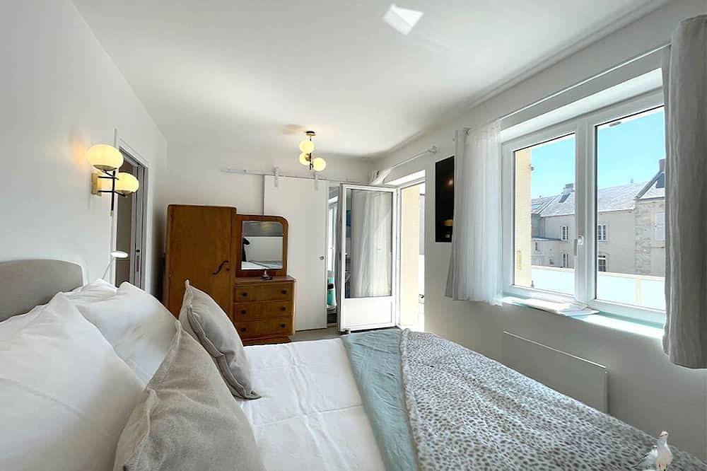 Entire apartment, Windows And Balcony Over The Sea - Cap Mer is a 100m2 penthouse apartment. in Port-en-Bessin-Huppain, Bayeux region