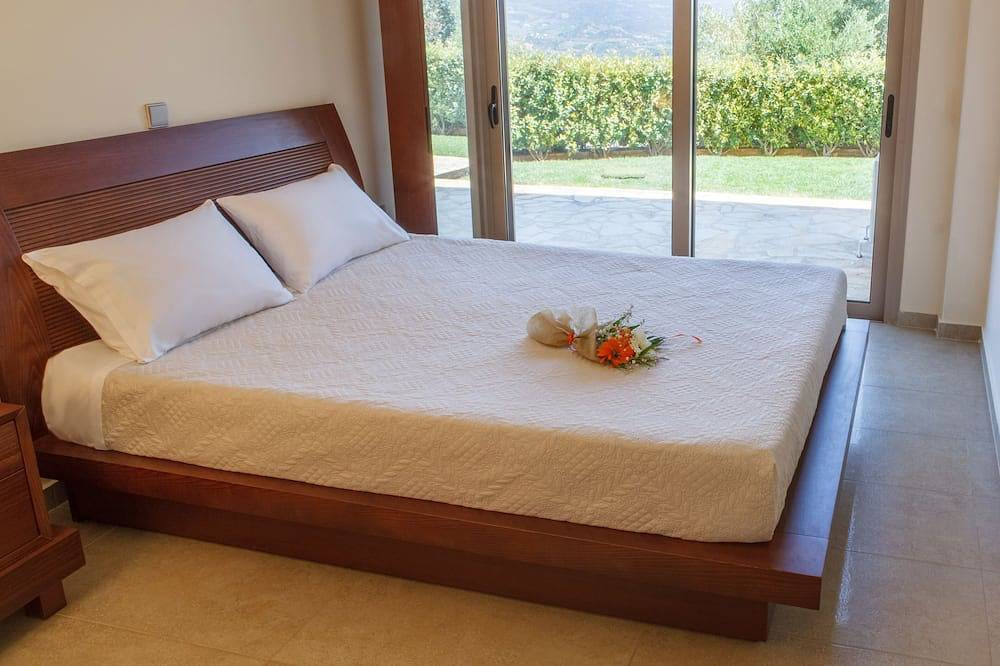 Luxury Villa near Nafplio with panoramic views of the sea, Tolo & Mount Asini. in Asini, Argolis