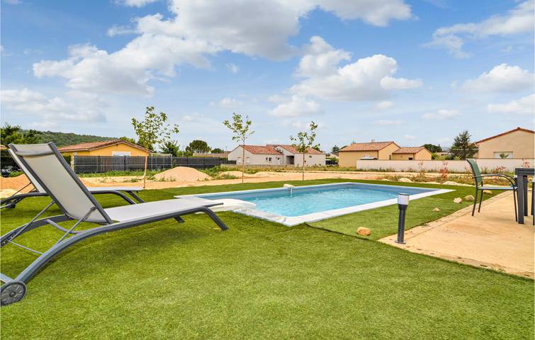 Location de vacances pour 6 personnes, avec piscine ainsi que jardin et terrasse à Salavas - 3