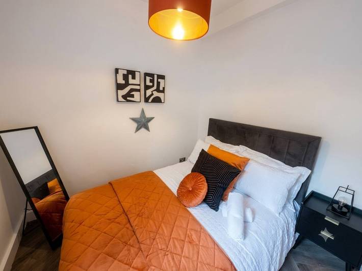 Ganze Wohnung, Charmante 2-Bett-Erdgeschosswohnung im Zentrum von London in Croydon, London