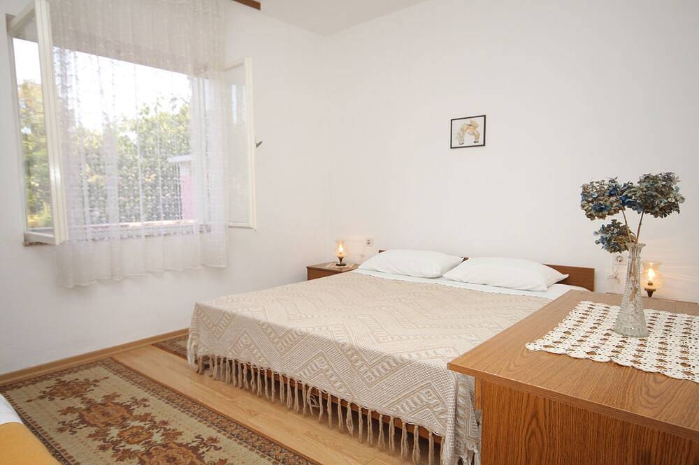 Ganze Wohnung, 2-Zimmer-Ferienwohnung mit Terrasse Kukljica, Ugljan in Kali, Insel Ugljan