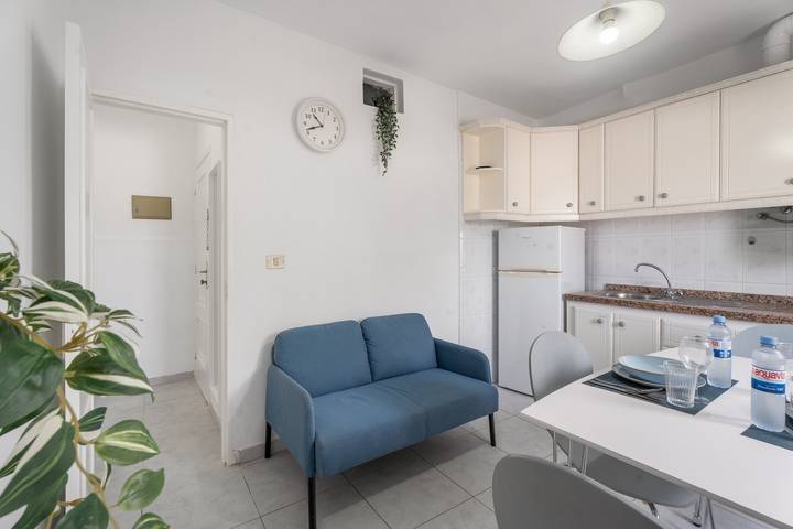 Apartamento entero, Vacaciones 'Beach View Playa Los Cristiano' con vistas al mar y Wi-Fi in Los Cristianos, Arona 