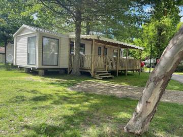 Camping pour 6 personnes, avec piscine et bassin pour enfant ainsi que jacuzzi et jardin à Parentis-en-Born