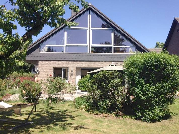 Appartement de vacances, avec Terrasse et Jardin ainsi que Bassin pour enfant et Piscine à Düsseldorf