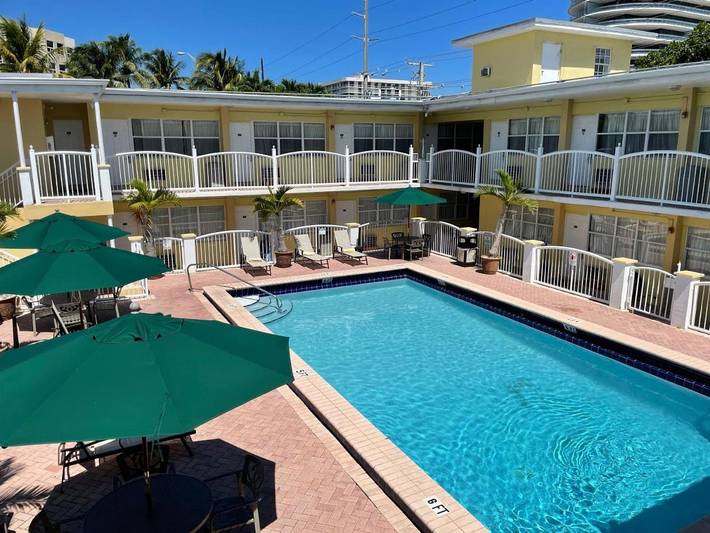 Hotel para 4 personas, con piscina - 1