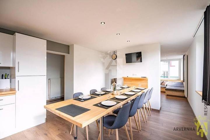 Gîte pour 10 personnes, avec Terrasse dans Lac Chambon