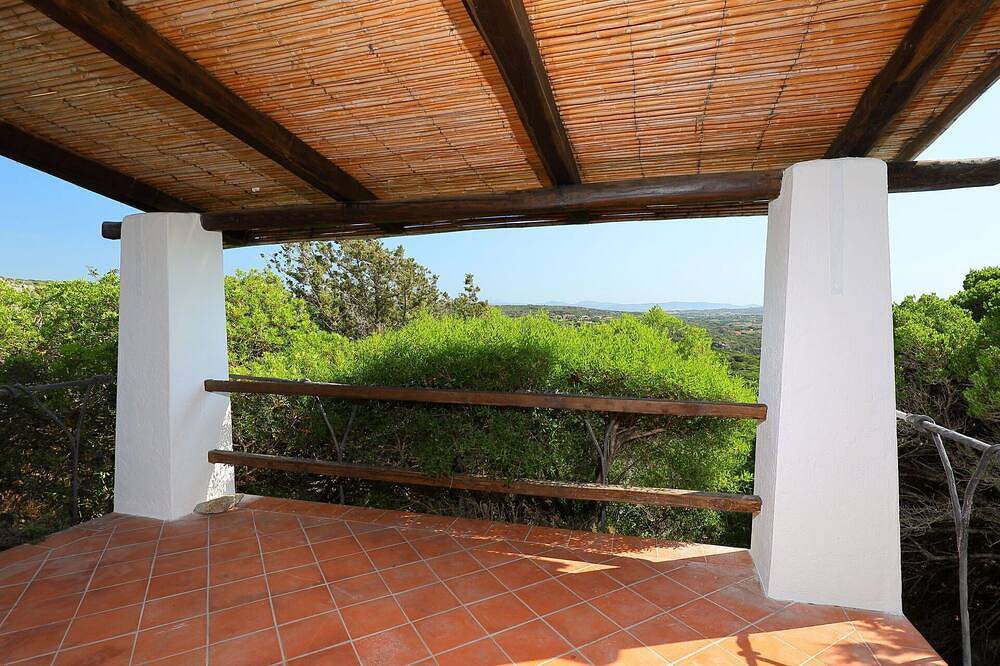 Stunning private villa with Wifi, hot tub, A/C, private pool, Tv, patio, panoramic view and park... in Santa Teresa di Gallura, Santa Teresa Gallura (Municipality)