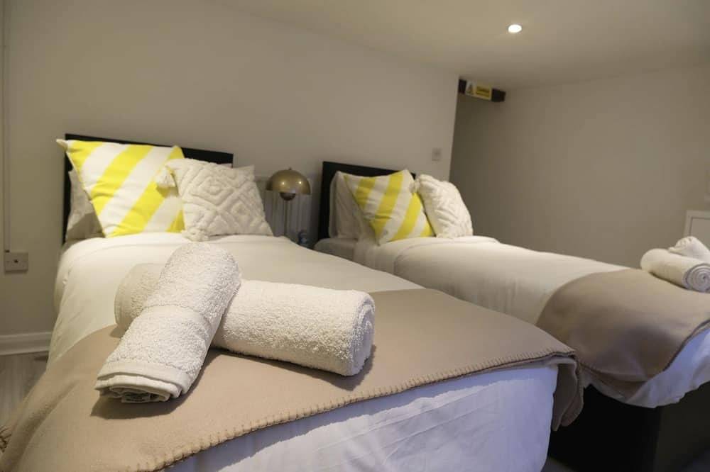 D'Luxe Living-Premium-Vue sur Rue-Salle de bain privée-Maison in Aylesbury, Buckinghamshire