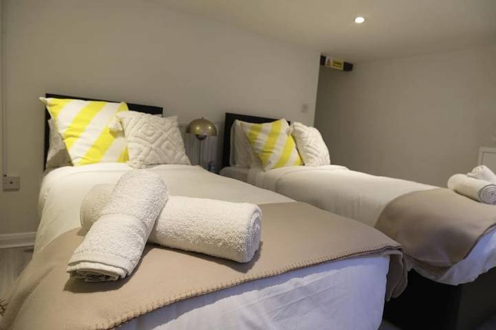 Relaxing 4Br perfect for Long and Short Stay in Aylesbury, Buckinghamshire