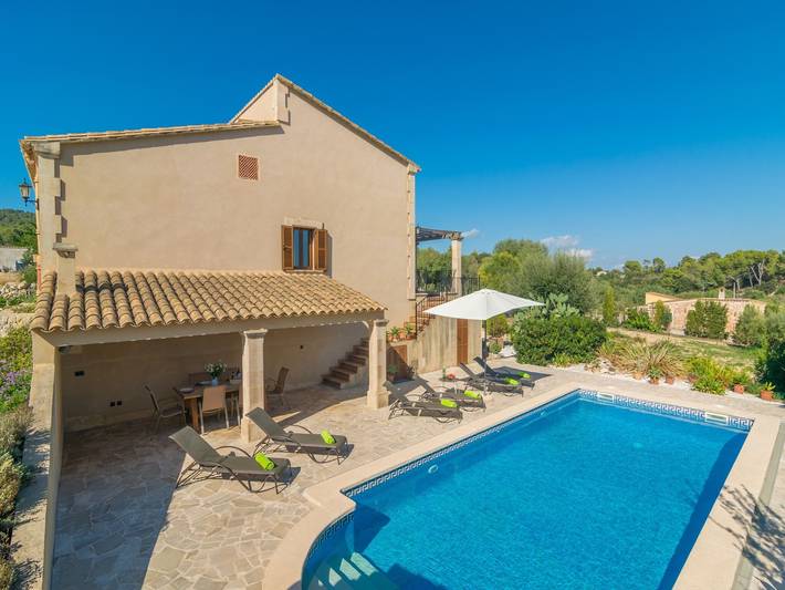 Finca für 4 Personen, mit Terrasse und Garten sowie Pool und Ausblick in Vilafranca de Bonany