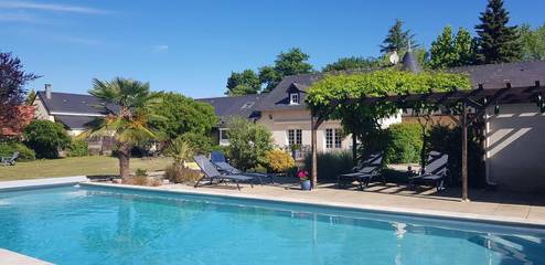 Chambre d’hôte pour 2 personnes, avec terrasse et piscine ainsi que jardin et vue à Changé