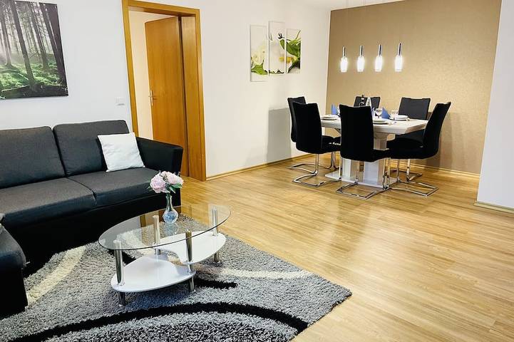 Ferienwohnung für 6 Personen, mit Balkon und Pool sowie Sauna