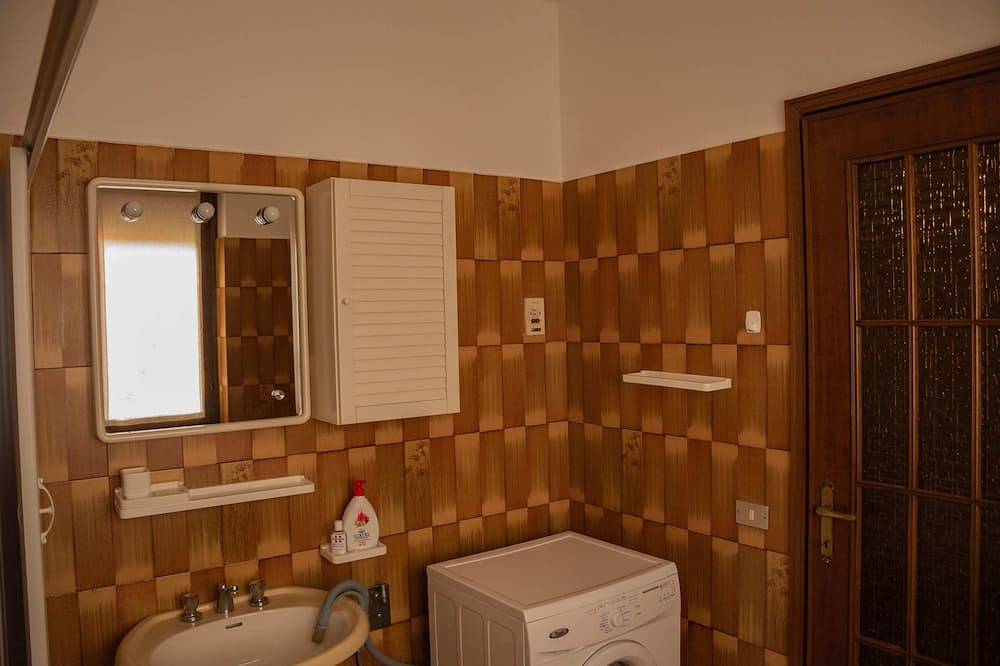 Ganze Wohnung, Aunt Maria's - Spirola Apartment. For a vacation surrounded by greenery in Monasterolo del Castello, Prealpi Bergamasche Orientali
