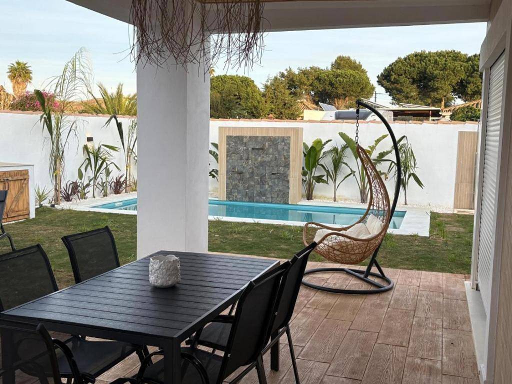 Guacamayos in Novo Sancti Petri, Chiclana de la Frontera