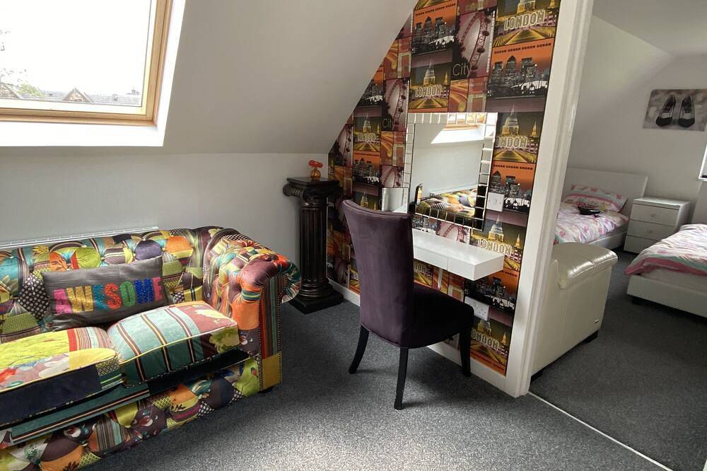 Party Lodge - luxury 4-bedroom lodge with private hot tub, large gardens, barbecue area, lovely view in Stirling, Stirling und Umgebung