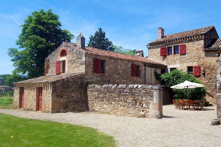 Gîte pour 6 personnes, avec jardin ainsi que piscine et terrasse