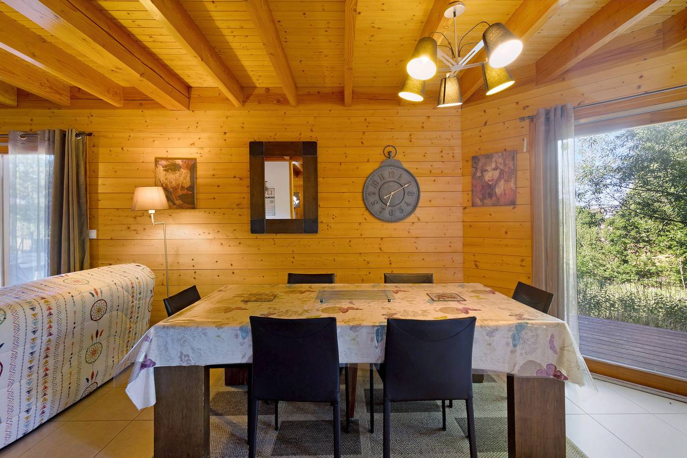 Chalet 'Edliane' con vista sulle montagne, terrazza privata e Wi-Fi in Font-Romeu-Odeillo-Via, Parco naturale regionale dei Pirenei catalani