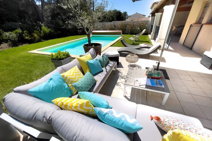 Ferienhaus für 8 Personen, mit Balkon und Terrasse sowie Garten und Pool