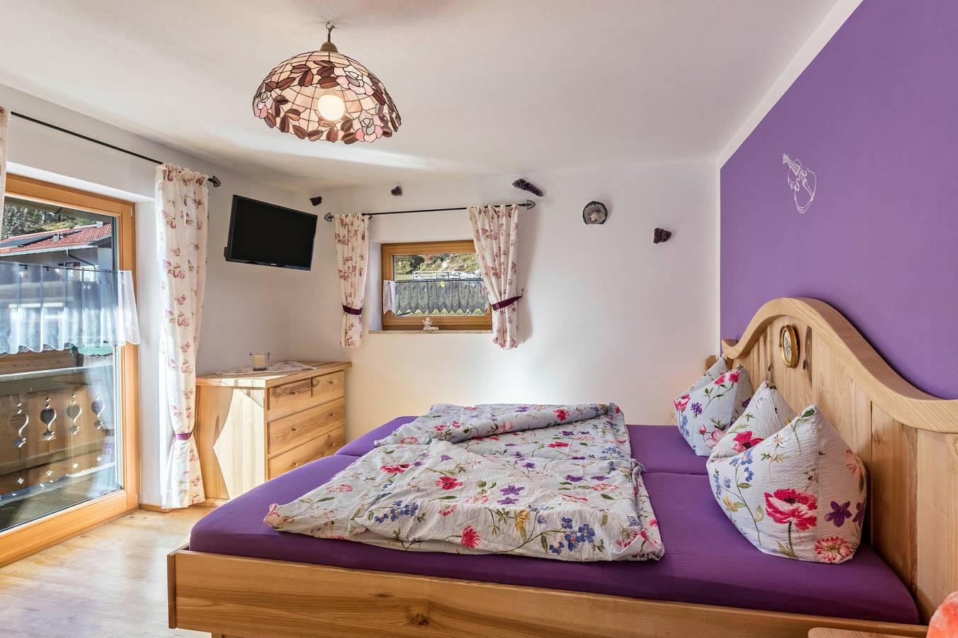 Apartamento inteiro, Apartamento 'Amethyst' perto do teleférico com vista para a montanha, Wi-Fi e varanda in Mittenwald, Alpes Bávaros