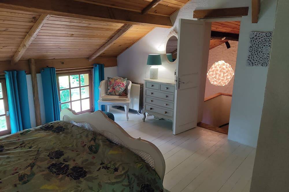 Family house, sleeps 6/8, pets welcome in Périgord Blanc